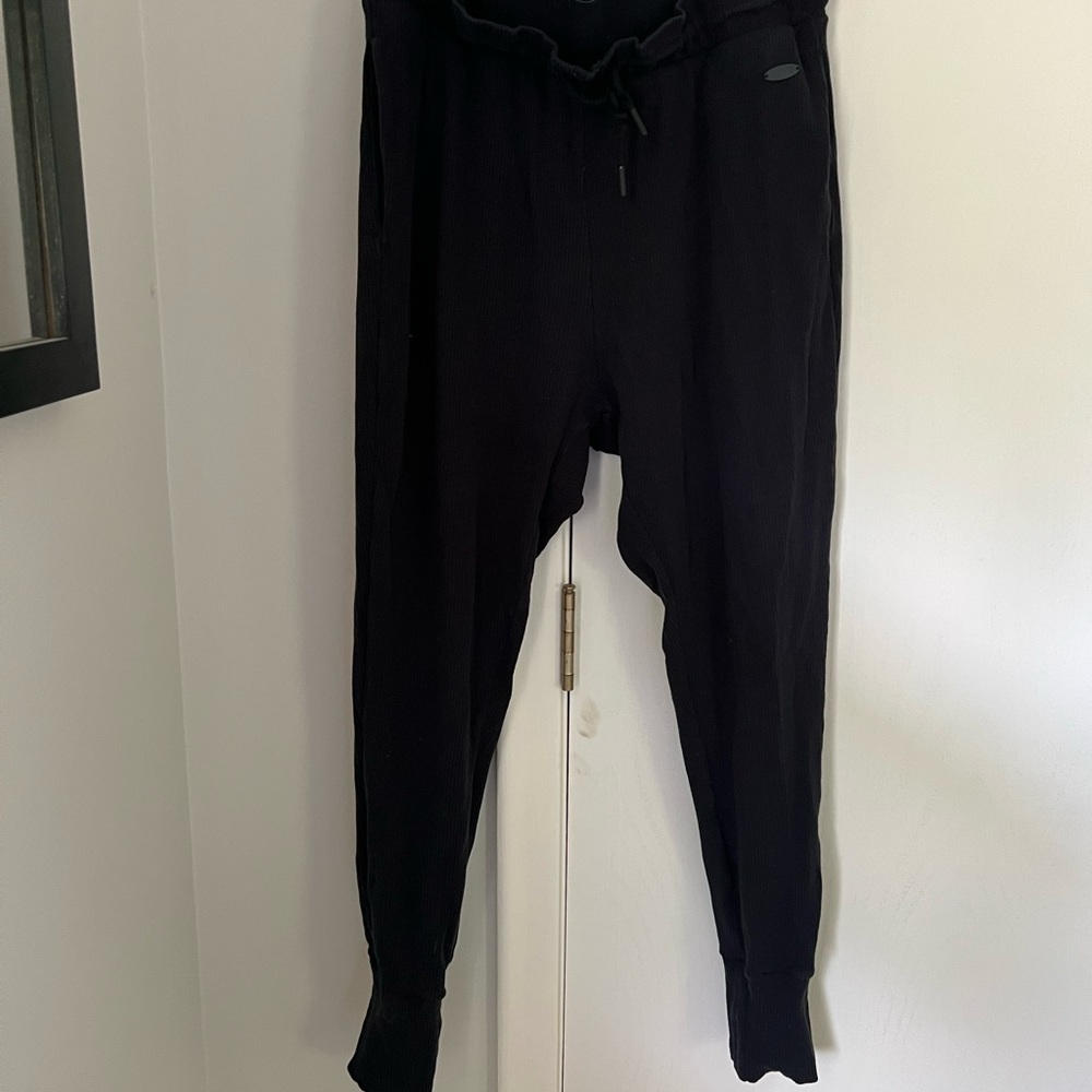 Black Gymshark joggers